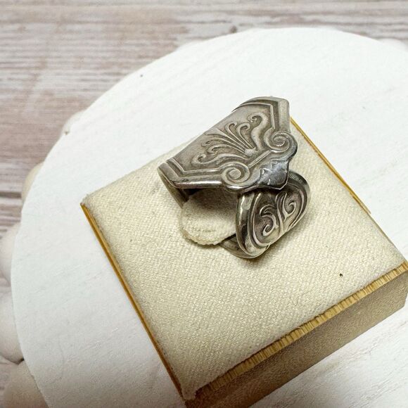 Vintage Spoon Handle Ring Etched Initial Monogram S Size 4 Silver Tone - Picture 13 of 15